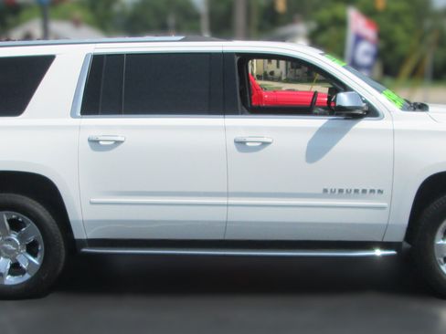 Used 2017 Chevrolet Suburban Premier AWD/4WD image 3