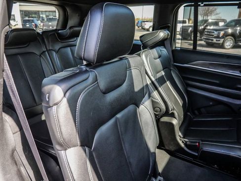 Used 2024 Jeep Grand Cherokee L Limited w/ Luxury Tech Group II image 24