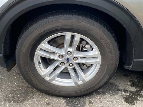 Used 2023 Ford Explorer XLT w/ Equipment Group 202A image 6