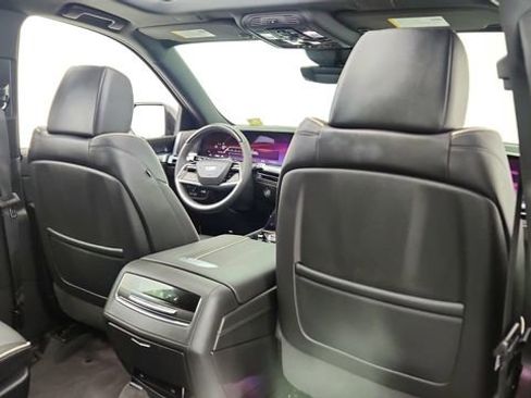 Used 2025 Cadillac Escalade Sport w/ Touring Package image 28