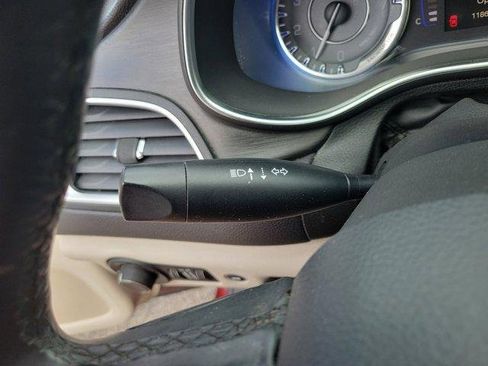Used 2017 Chrysler 200 Limited Platinum image 30