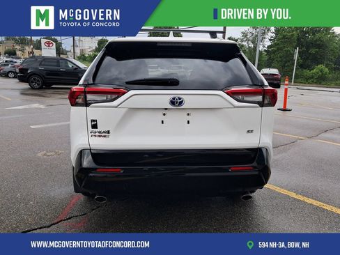 Used 2022 Toyota RAV4 SE w/ Weather & Moonroof Package AWD/4WD image 4