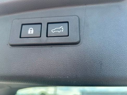 Used 2025 Subaru Outback Limited AWD/4WD image 11