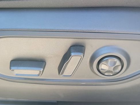 Used 2025 Jeep Grand Cherokee Limited AWD/4WD image 17