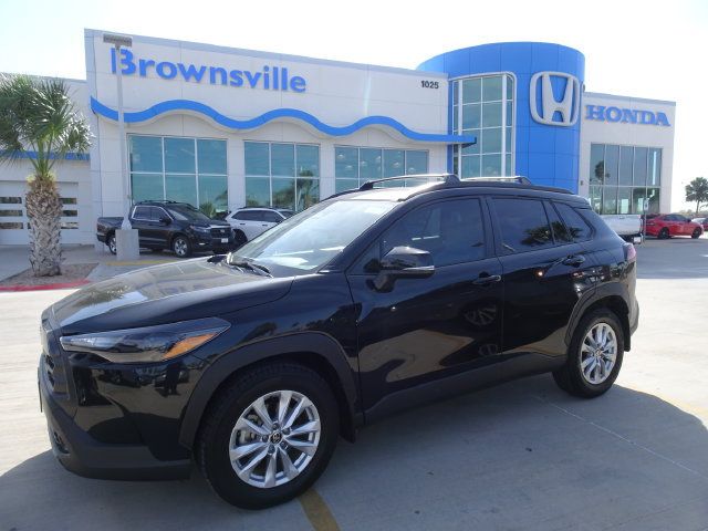 Used 2026 Toyota Corolla Cross LE w/ Moonroof Package FWD image 1