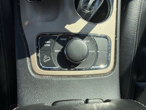 Used 2015 Jeep Grand Cherokee Limited AWD/4WD image 11