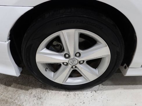 Used 2011 Toyota Camry SE w/ SE Extra-Value Pkg #1 FWD image 10