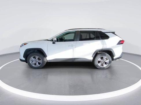 Used 2025 Toyota RAV4 XLE AWD/4WD image 5
