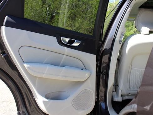 Certified 2023 Volvo XC60 B5 Plus w/ Climate Package AWD/4WD image 20