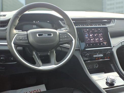 New 2025 Jeep Grand Cherokee L Altitude image 7