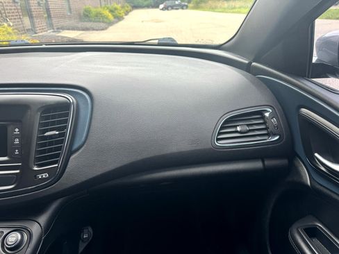 Used 2015 Chrysler 200 S image 17