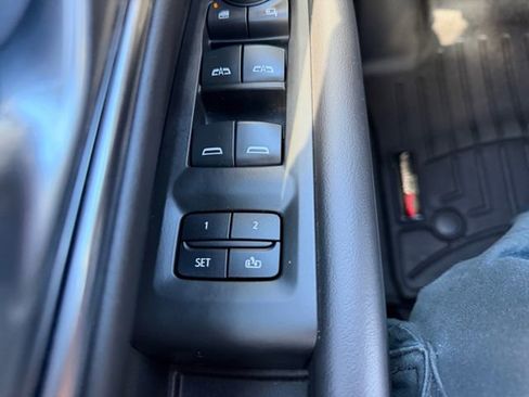 Used 2022 Chevrolet Tahoe Z71 w/ Luxury Package AWD/4WD image 18