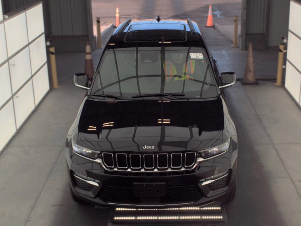 Used 2024 Jeep Grand Cherokee Limited AWD/4WD image 2