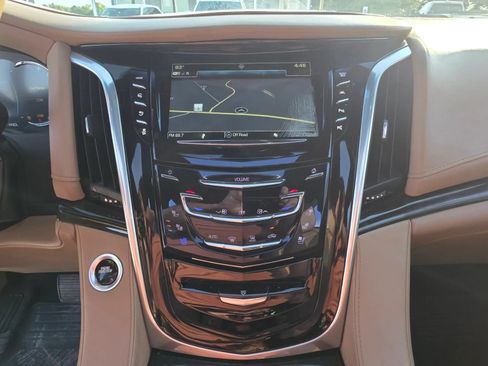 Used 2019 Cadillac Escalade Platinum AWD/4WD image 19