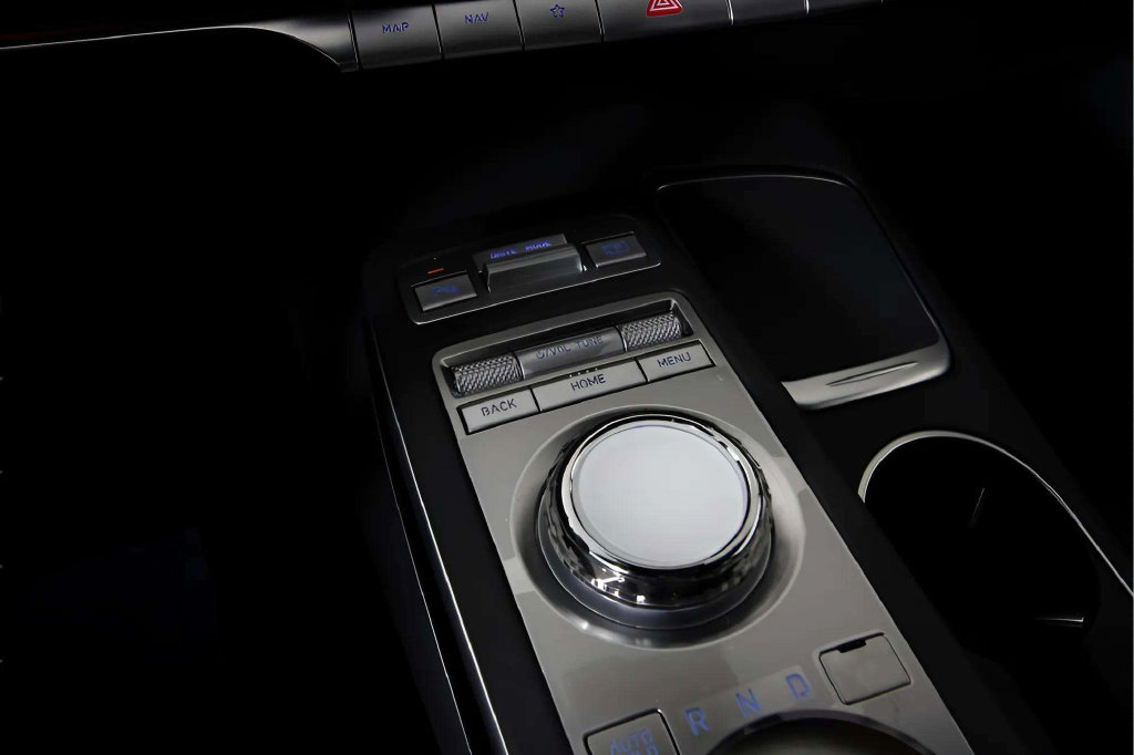 Used 2025 Genesis GV70 3.5T Sport w/ Sport Prestige Package AWD/4WD image 9
