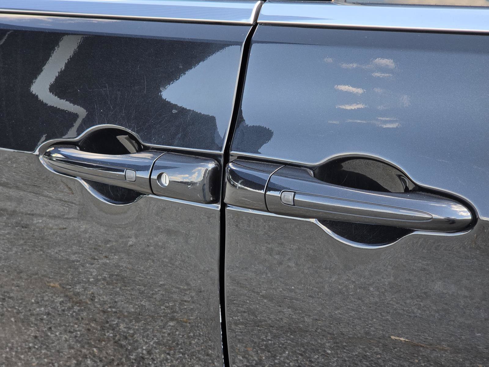 Used 2023 Chrysler Pacifica Touring-L FWD image 7