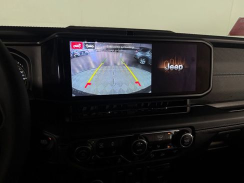Used 2024 Jeep Wrangler Unlimited Rubicon 4xe AWD/4WD image 23