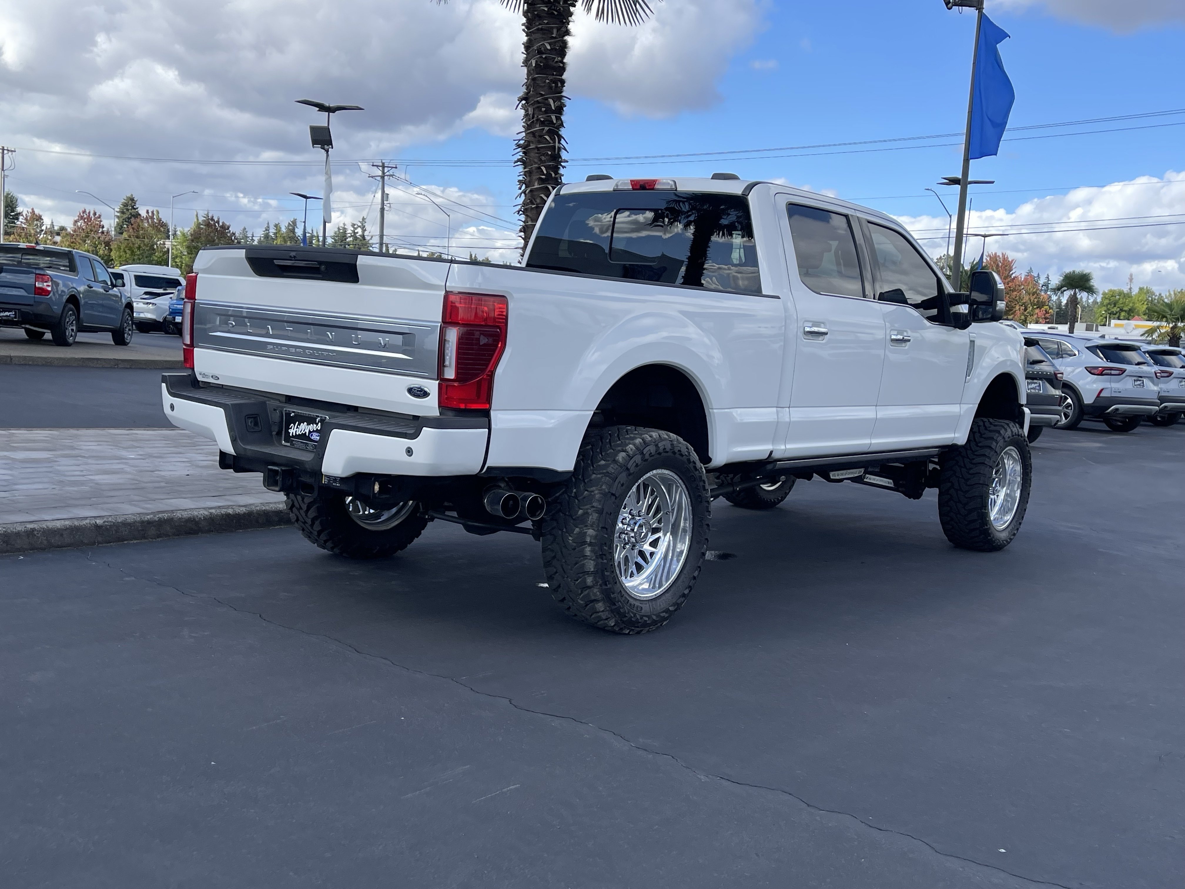Used 2022 Ford F350 Platinum w/ FX4 Off-Road Package AWD/4WD image 3