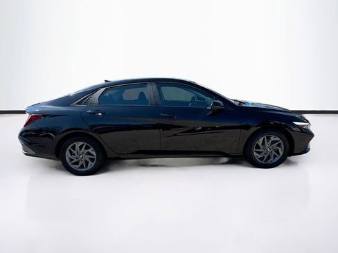 Used 2024 Hyundai Elantra SEL FWD image 8