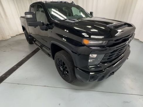 Used 2025 Chevrolet Silverado 2500 Custom w/ Custom Value Package AWD/4WD image 2