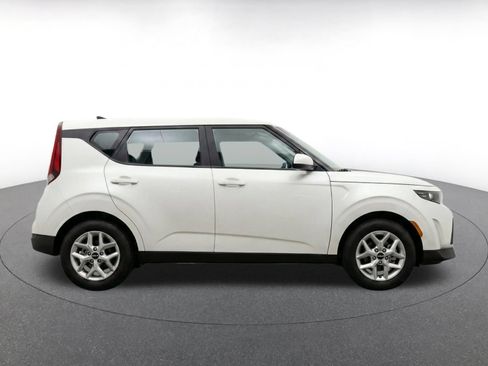 Used 2025 Kia Soul LX w/ LX Technology Package FWD image 10