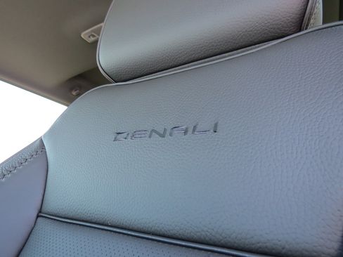 New 2025 GMC Sierra 2500 Denali w/ Denali Reserve Package image 23