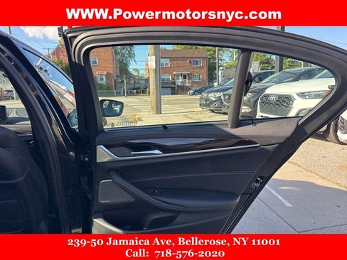 Used 2022 BMW M550i xDrive w/ Executive Package AWD/4WD image 18