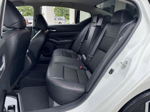 Used 2024 Nissan Altima 2.5 SR FWD image 12