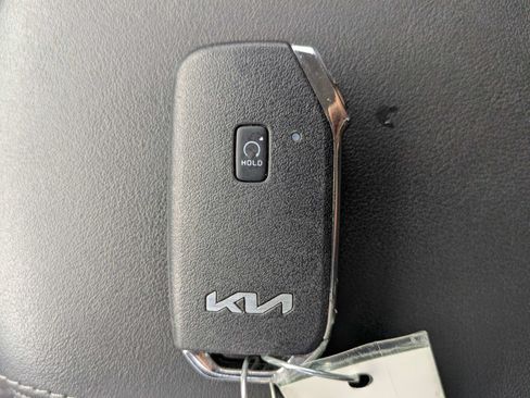 Certified 2024 Kia Seltos EX FWD image 37