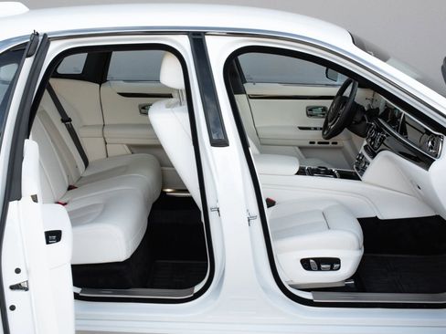 Used 2024 Rolls-Royce Ghost image 29