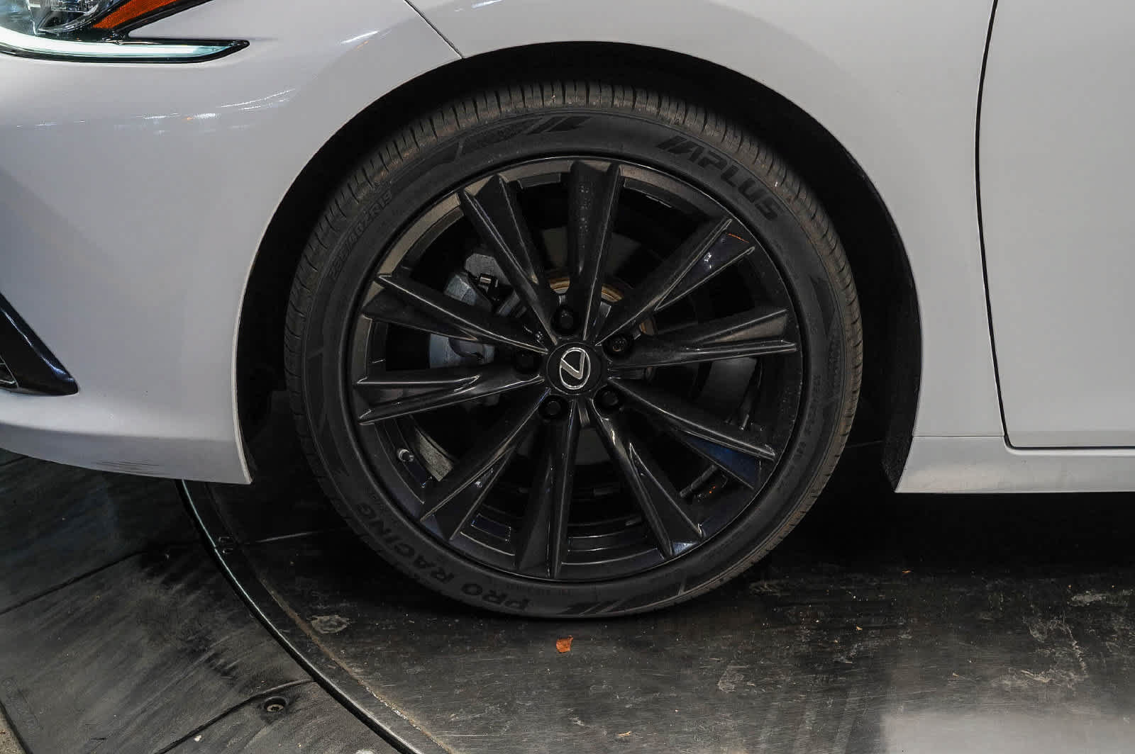 Used 2022 Lexus ES 350 F Sport w/ Accessory Package FWD image 9
