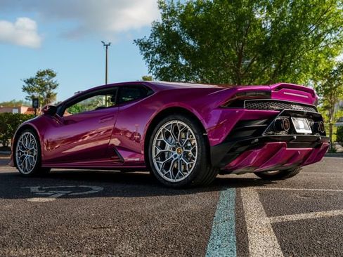 Used 2022 Lamborghini Huracan EVO RWD image 10