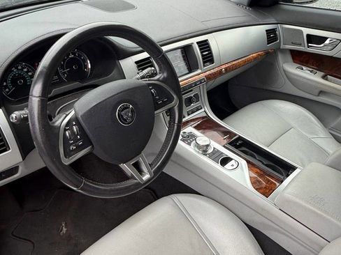 Used 2015 Jaguar XF Premium image 5