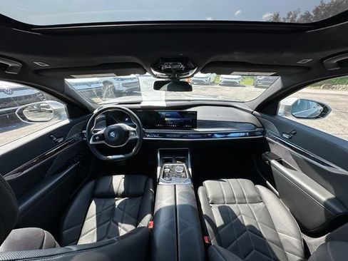 Used 2024 BMW i7 eDrive50 RWD image 12