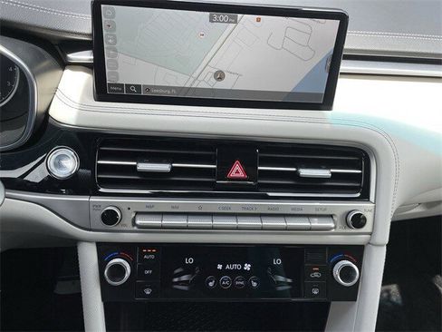 Used 2025 Genesis G70 2.5T image 21