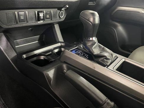 Certified 2021 Toyota Tacoma SR5 AWD/4WD image 20