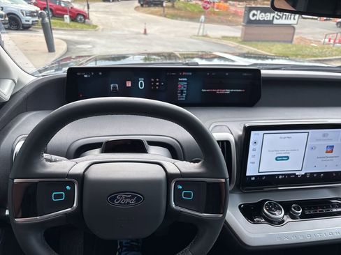 Used 2025 Ford Expedition Max Active image 10