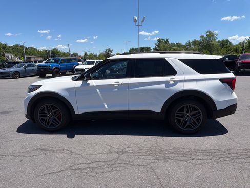 Used 2025 Ford Explorer ST AWD/4WD image 7