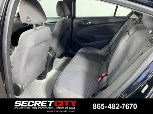 Used 2018 Chevrolet Cruze LT w/ Convenience Package FWD image 27