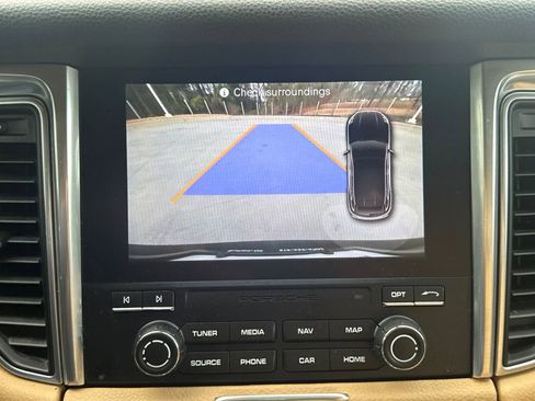 Used 2018 Porsche Macan image 20