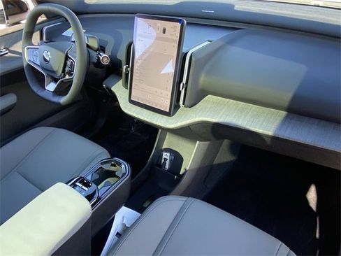 New 2025 Volvo EX30 Plus w/ Protection Package Premier image 13