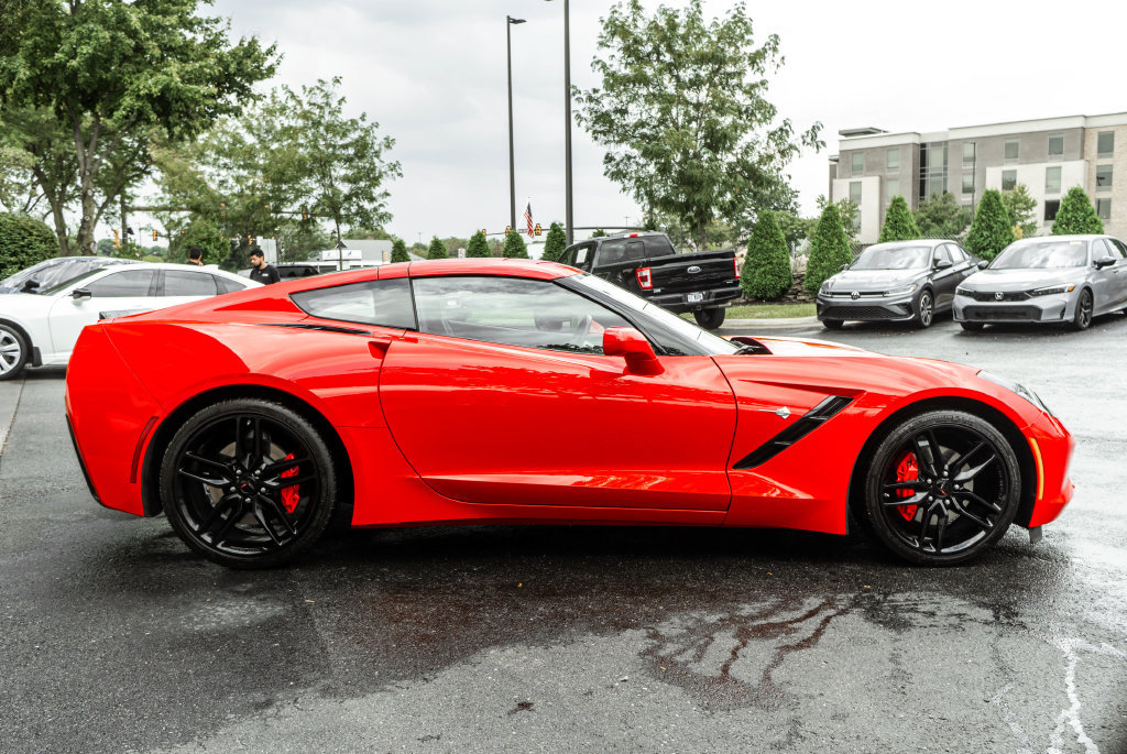 Used 2019 Chevrolet Corvette Stingray Coupe w/ 1LT RWD image 3