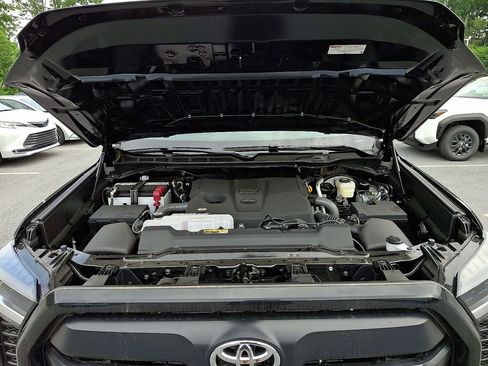New 2025 Toyota Tundra SR w/ SR Tow Package AWD/4WD image 20