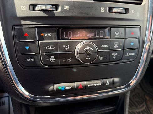 Used 2017 Dodge Grand Caravan GT FWD image 12