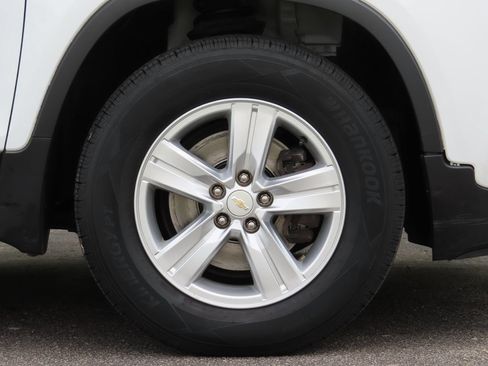 Certified 2022 Chevrolet Trax LT w/ LT Convenience Package AWD/4WD image 11