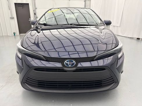 Used 2023 Toyota Corolla LE FWD image 2