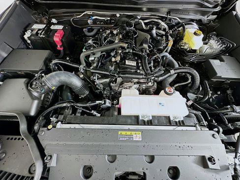 Certified 2025 Toyota Tacoma SR5 image 28