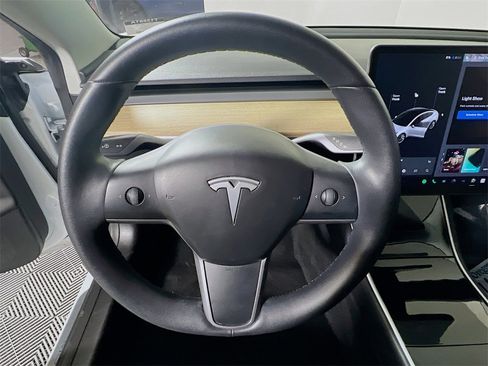 Used 2020 Tesla Model 3 Performance image 11