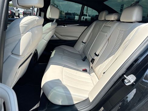 Used 2020 BMW M550i xDrive image 23