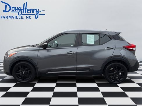 Used 2020 Nissan Kicks SR image 2